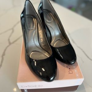 *NIB* beautiful black patent leather heels size 8.5
